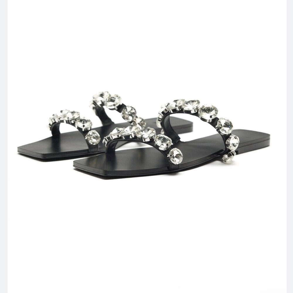 Elegant Black Sandals with Crystal Embellishments